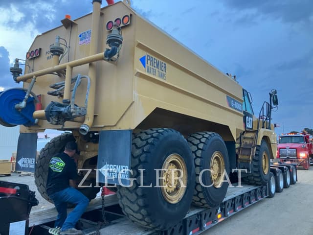 Image of Caterpillar 725C equipment image 2