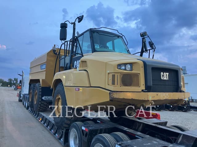 Image of Caterpillar 725C equipment image 1