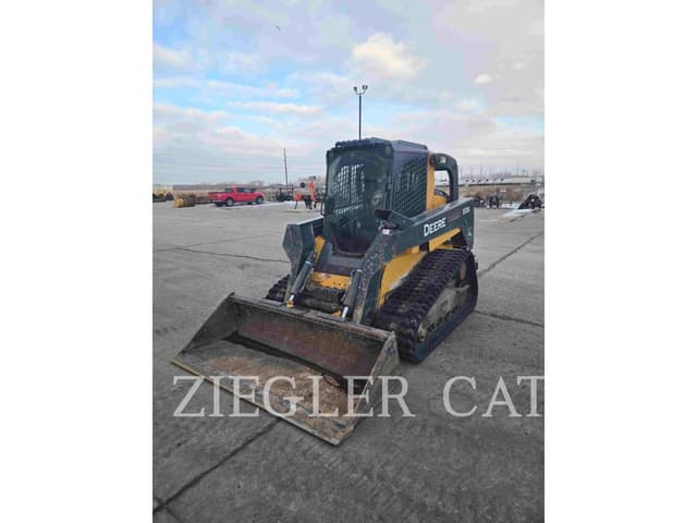 Image of John Deere 333E equipment image 1