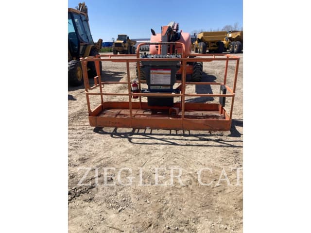 Image of JLG 600AJ equipment image 4