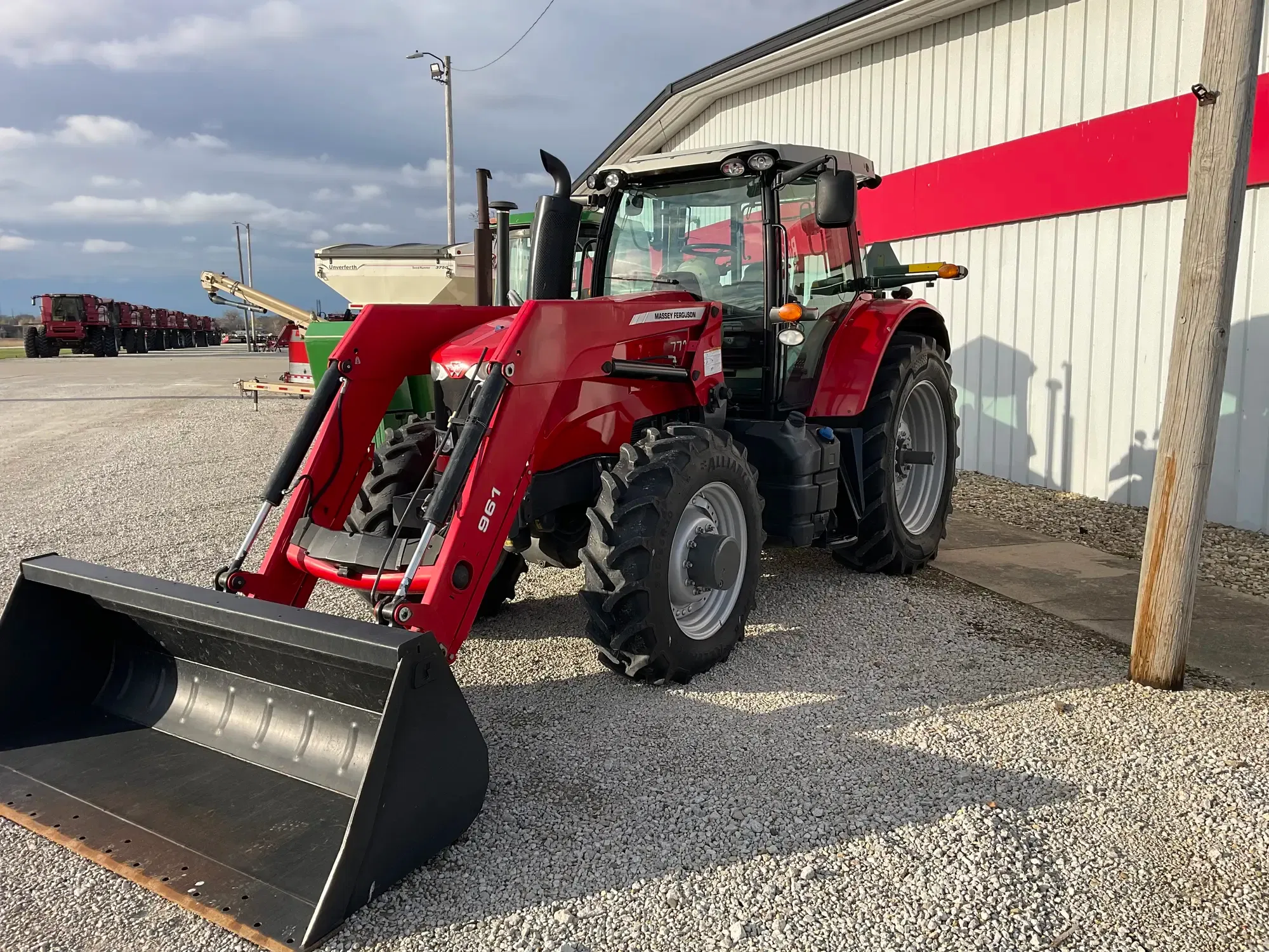 2015 Massey Ferguson 7718 Equipment Image0