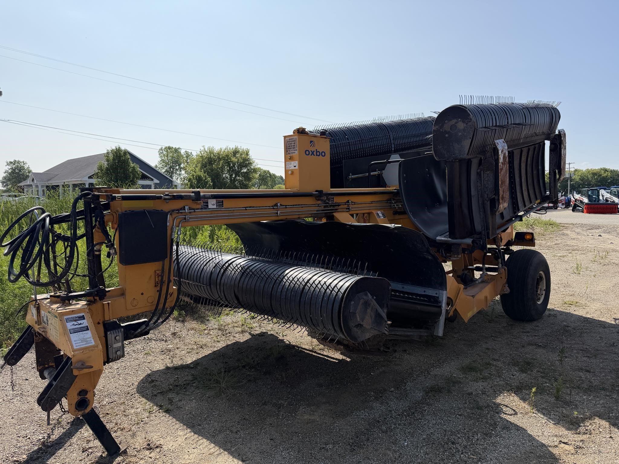 2015 Oxbo 334 Equipment Image0
