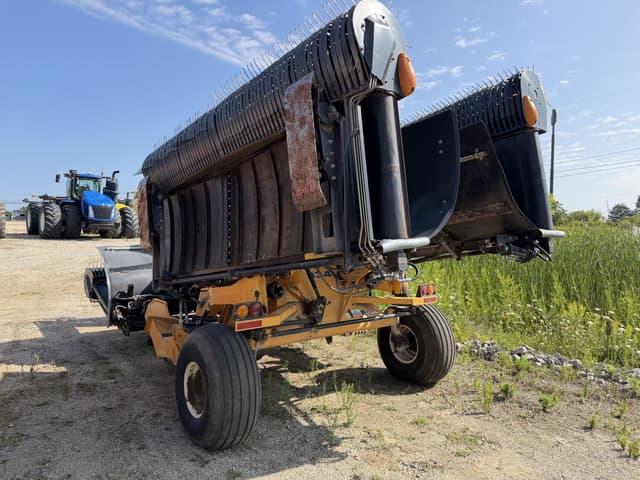 Image of Oxbo 334 equipment image 2