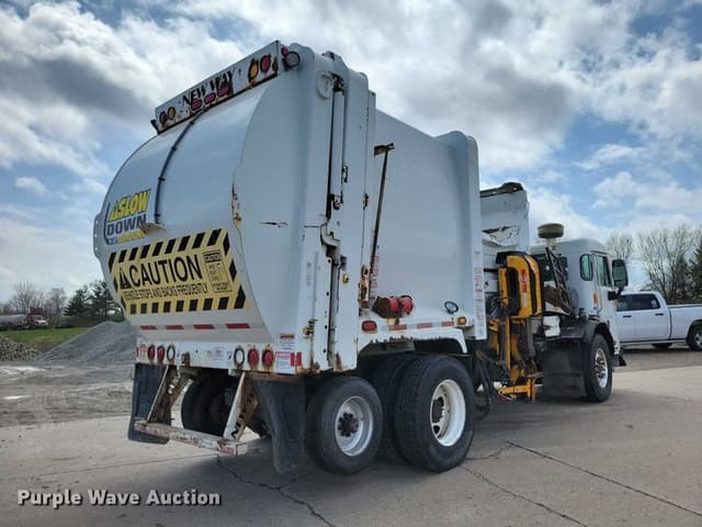 Image of Peterbilt 320 equipment image 4