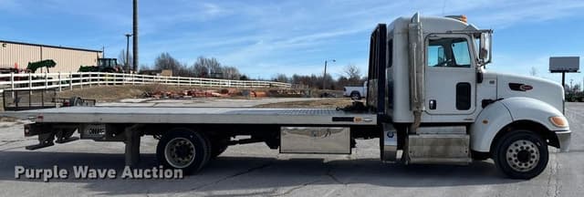 Image of Peterbilt 330 equipment image 3