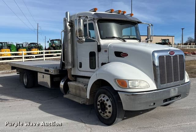 Image of Peterbilt 330 equipment image 2