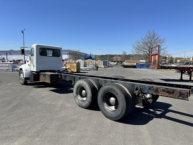 Image of Peterbilt 337 equipment image 3