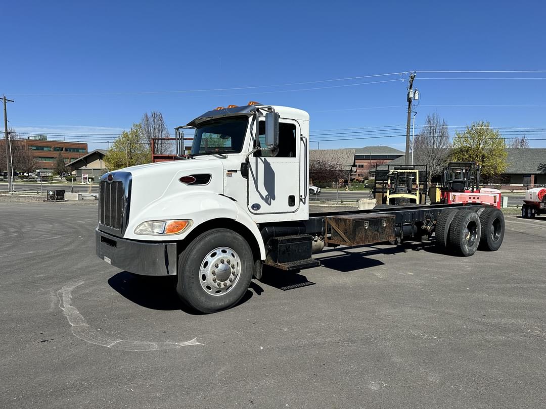Image of Peterbilt 337 Primary image