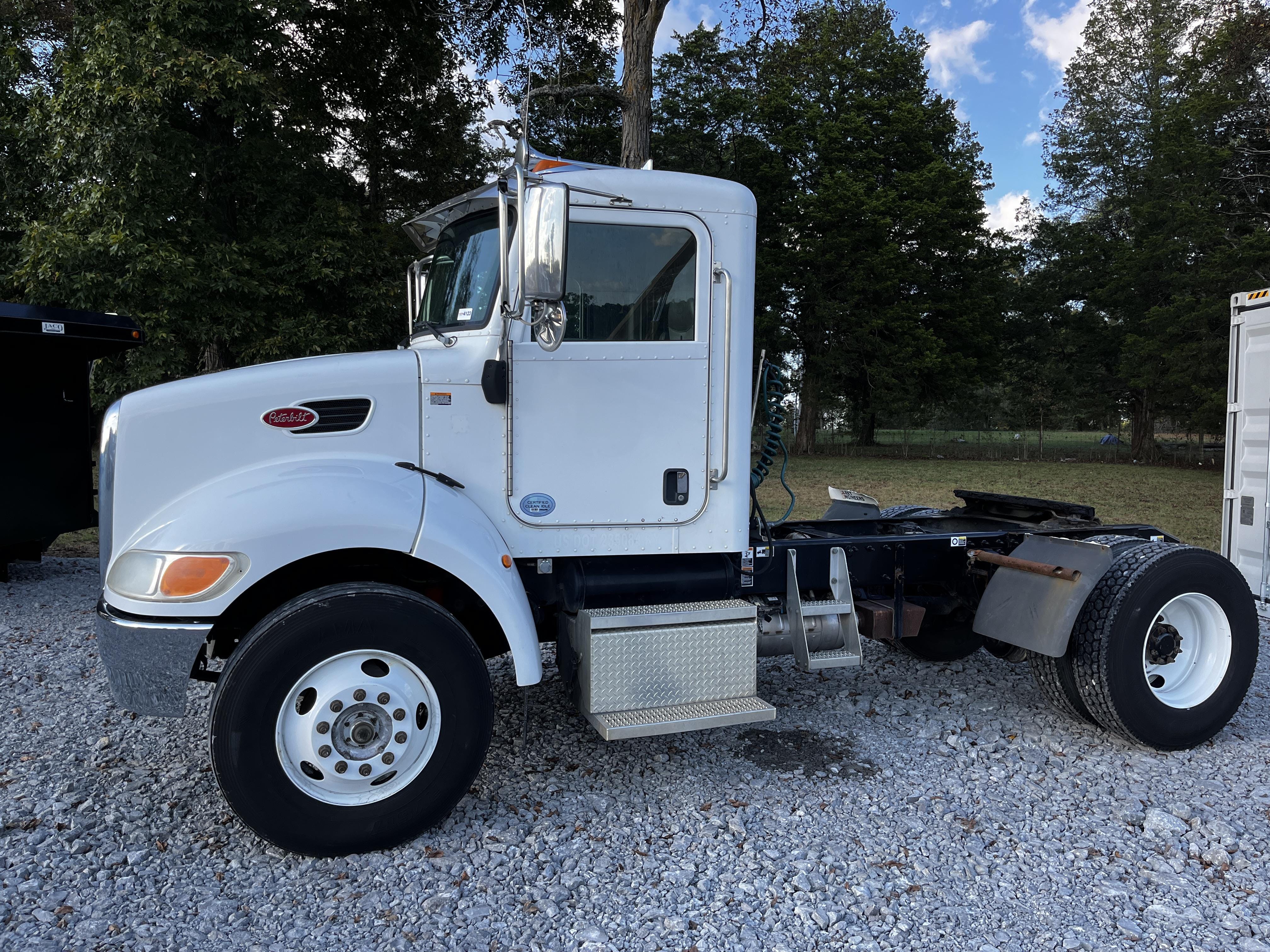 Main image Peterbilt 337