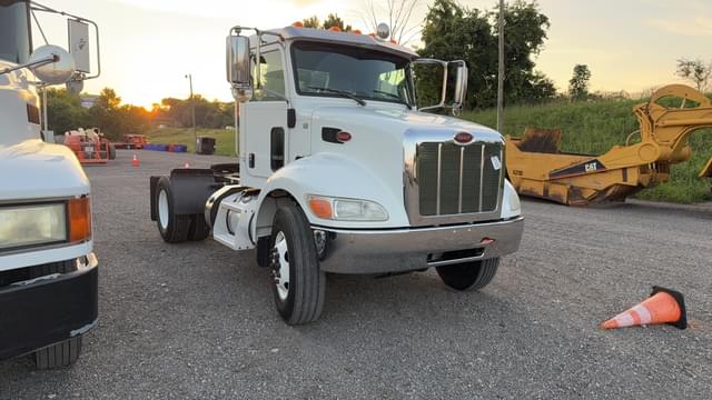 Image of Peterbilt 337 equipment image 2