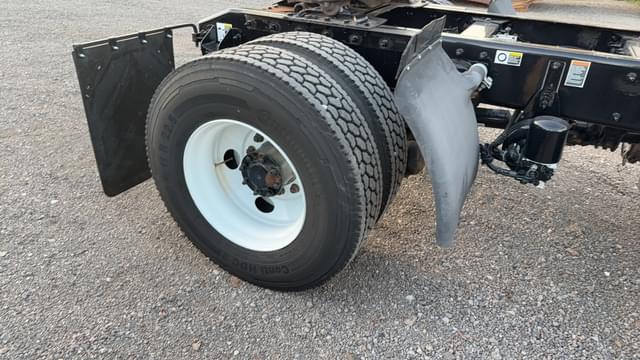 Image of Peterbilt 337 equipment image 4