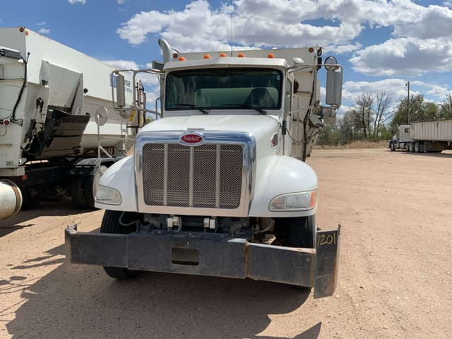 Image of Peterbilt 337 equipment image 4
