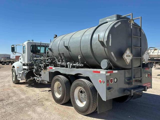 Image of Peterbilt 348 equipment image 3