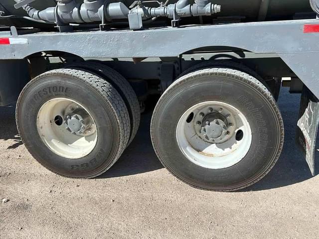 Image of Peterbilt 348 equipment image 4