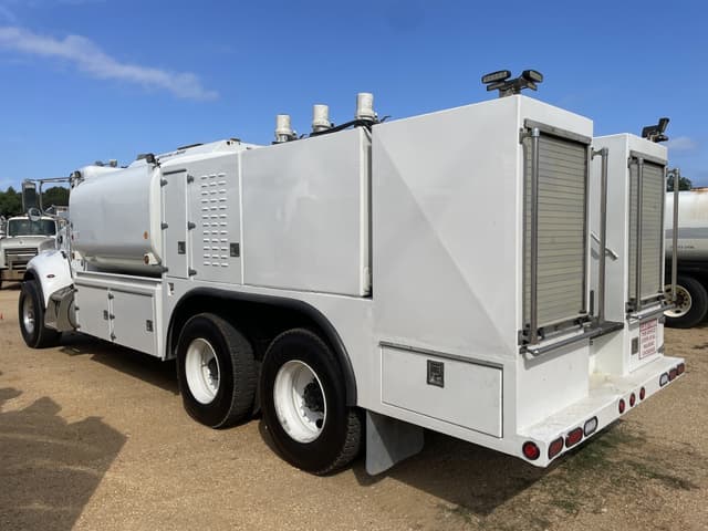 Image of Peterbilt 348 equipment image 1