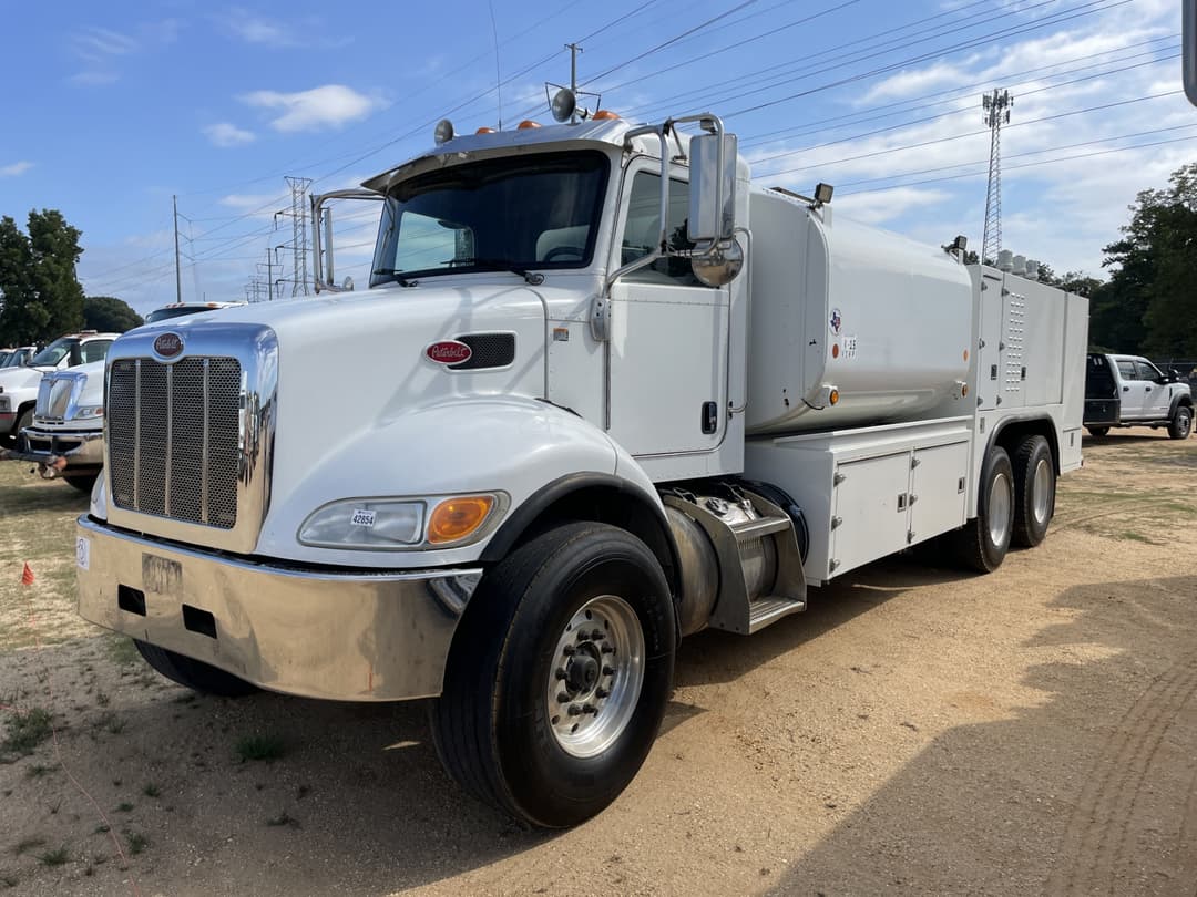 Image of Peterbilt 348 Primary image