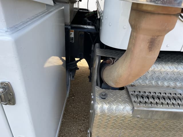 Image of Peterbilt 348 equipment image 4