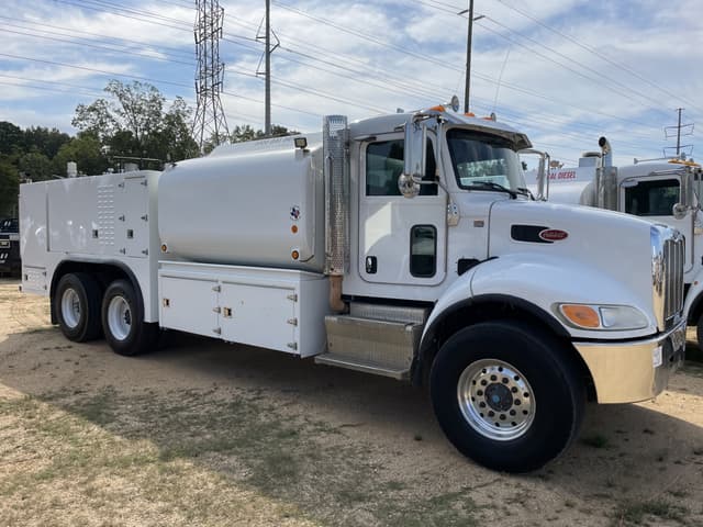 Image of Peterbilt 348 equipment image 3