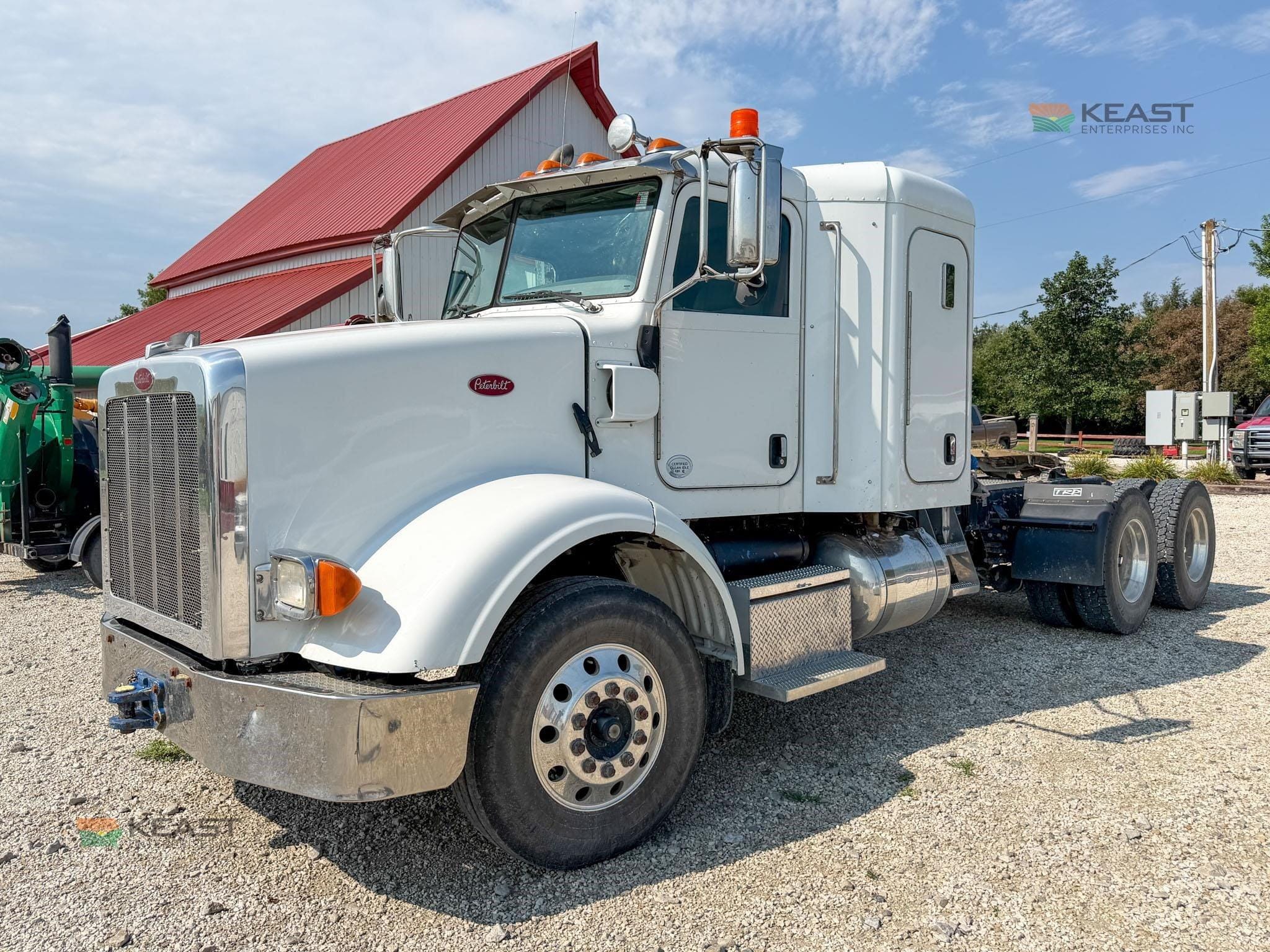 2015 Peterbilt 365 Equipment Image0