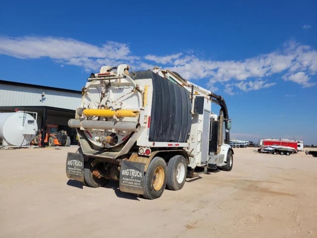 Image of Peterbilt 365 equipment image 4