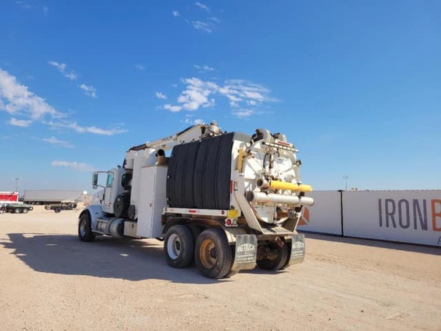 Image of Peterbilt 365 equipment image 2