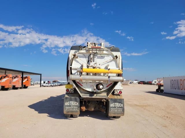 Image of Peterbilt 365 equipment image 3