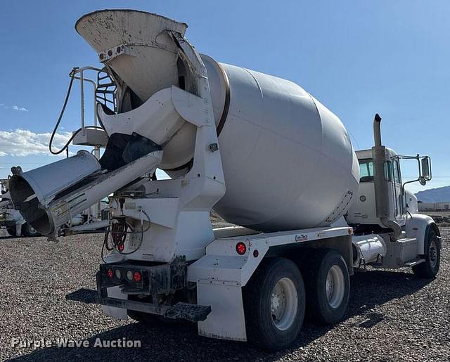 Image of Peterbilt 365 equipment image 4