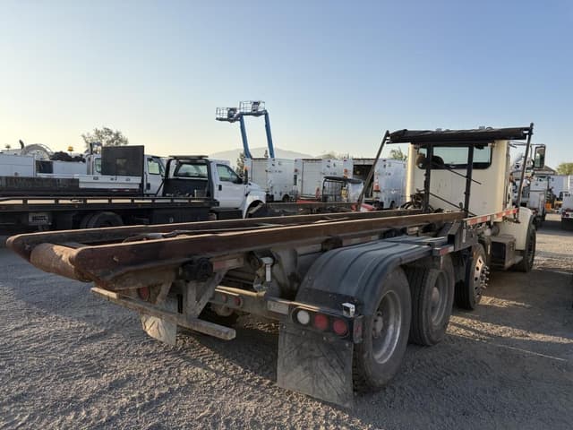 Image of Peterbilt 365 equipment image 2