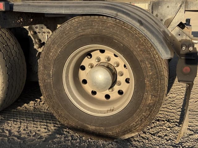 Image of Peterbilt 365 equipment image 4