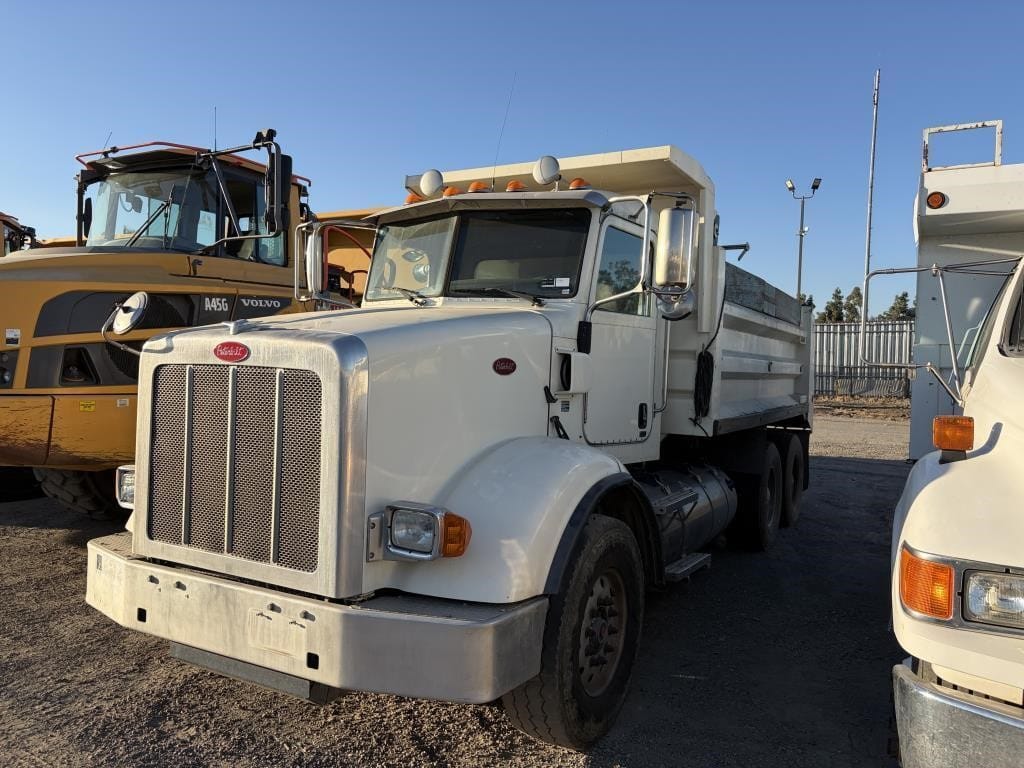 2015 Peterbilt 365 Equipment Image0