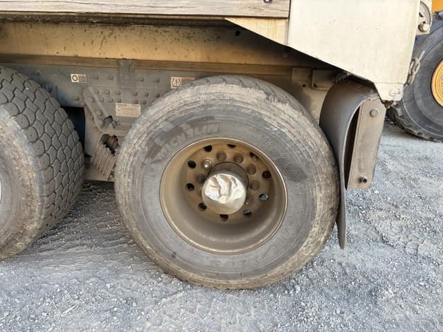 Image of Peterbilt 365 equipment image 4