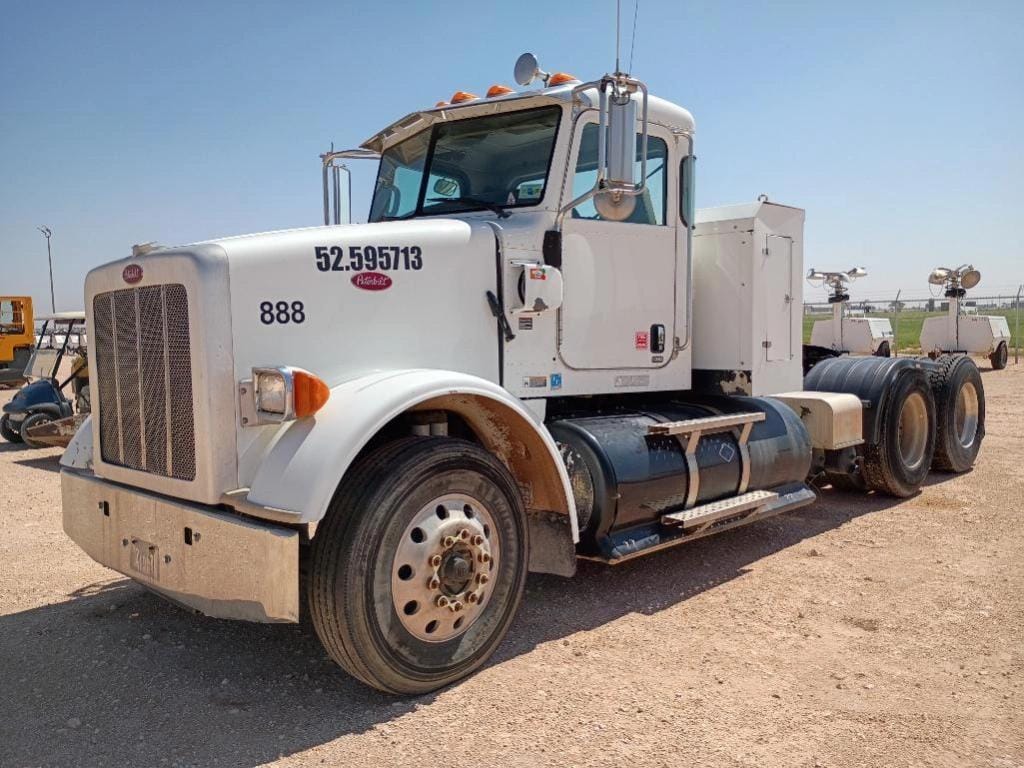 2015 Peterbilt 365 Equipment Image0