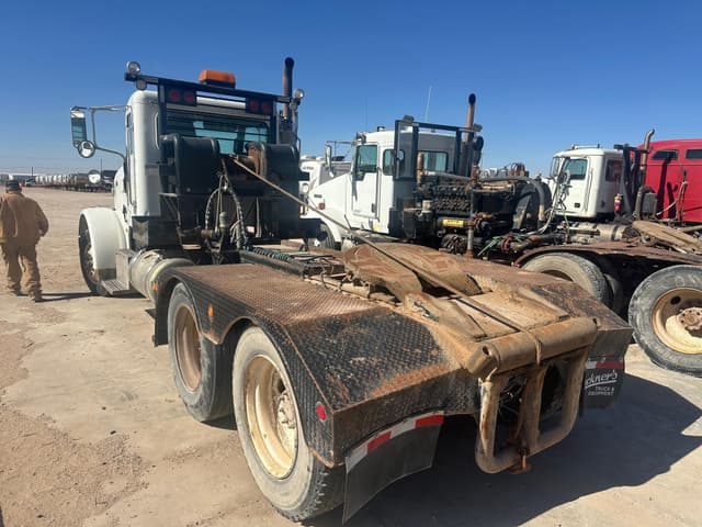 Image of Peterbilt 367 equipment image 4
