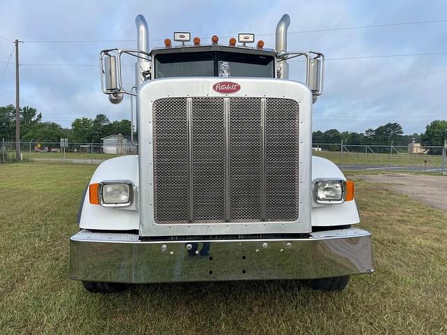 Image of Peterbilt 367 equipment image 1