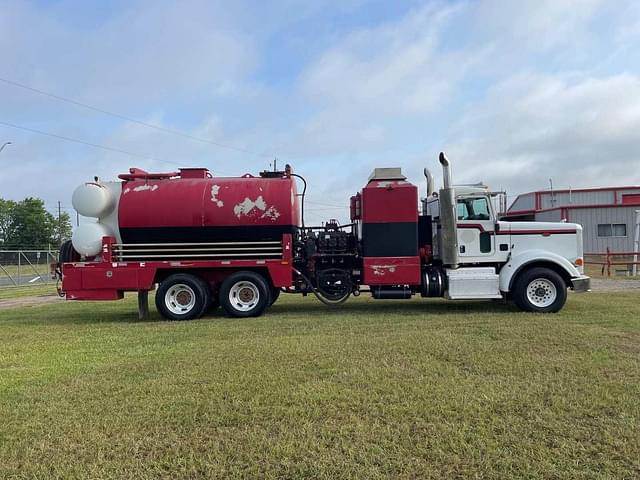 Image of Peterbilt 367 equipment image 4