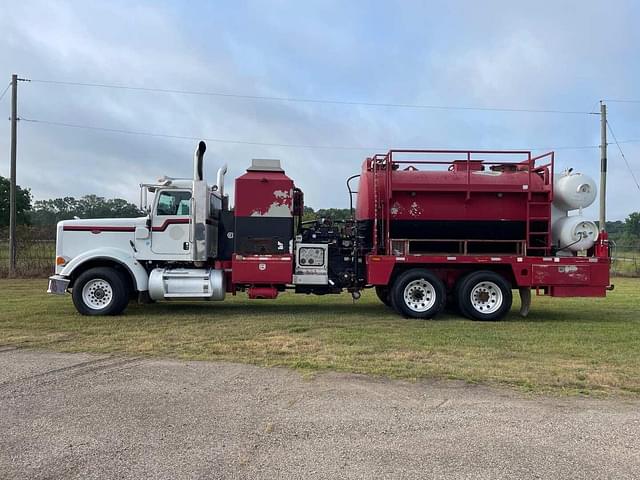 Image of Peterbilt 367 equipment image 3