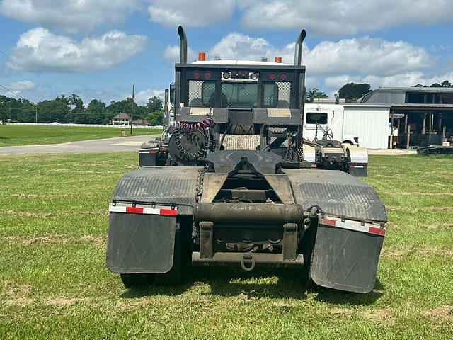 Image of Peterbilt 367 equipment image 4