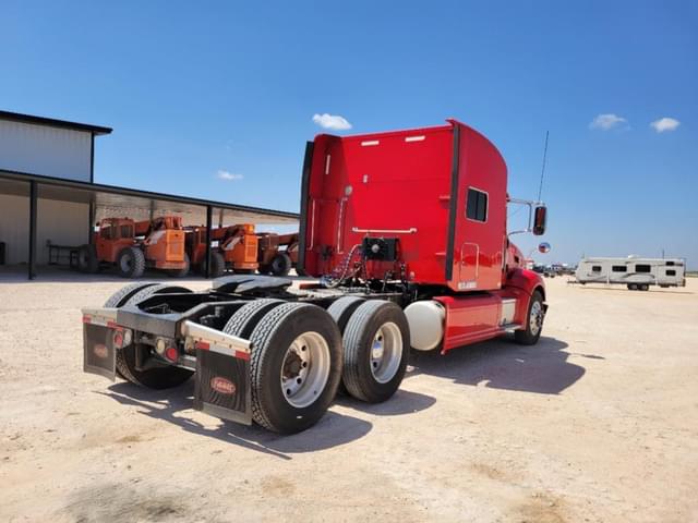Image of Peterbilt 386 equipment image 4