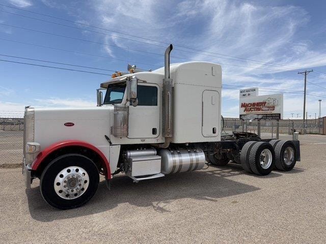 2015 Peterbilt 388 Equipment Image0