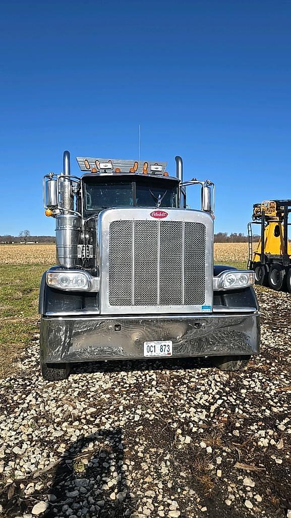 Image of Peterbilt 388 equipment image 3