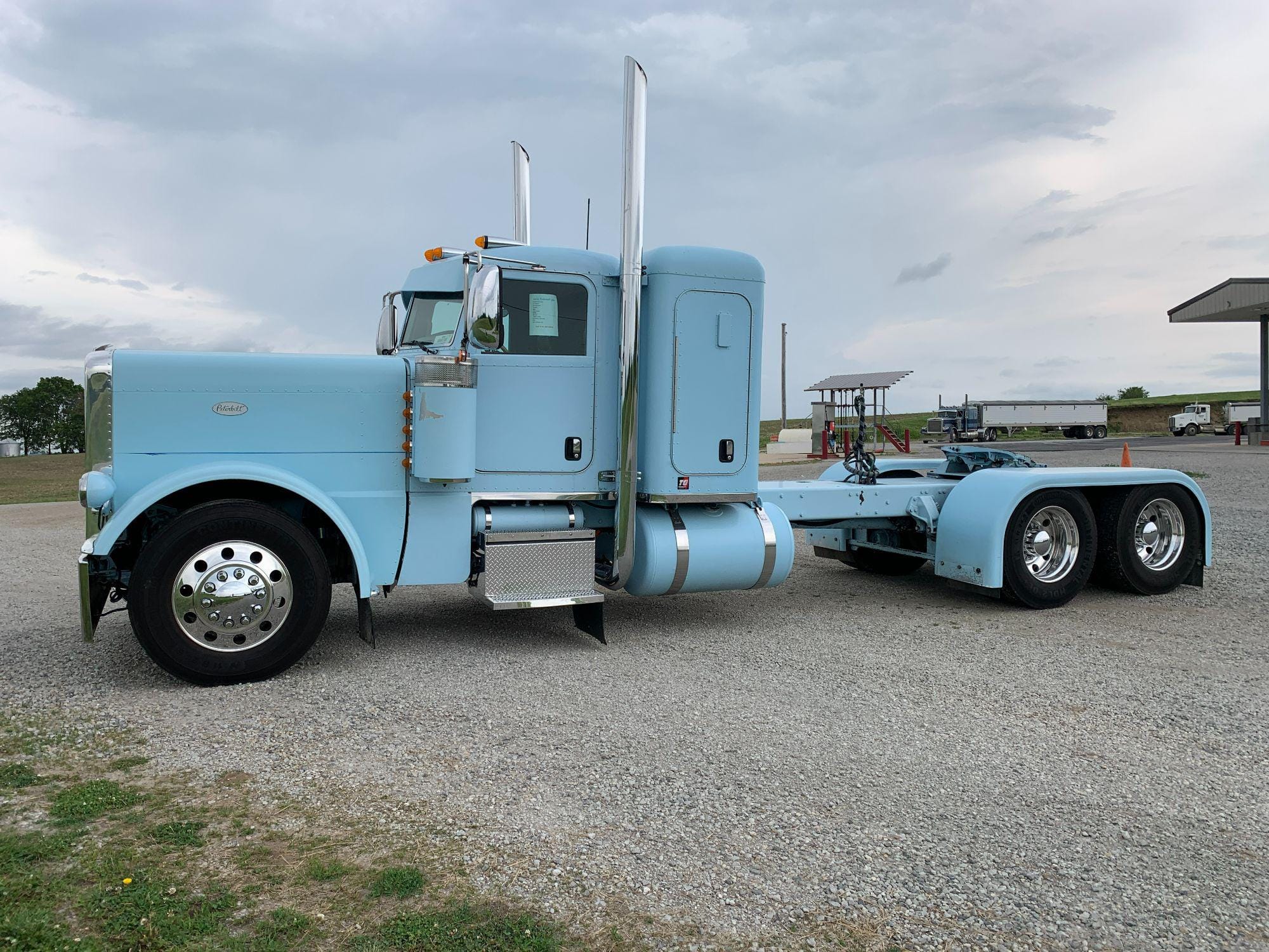 Main image Peterbilt 389