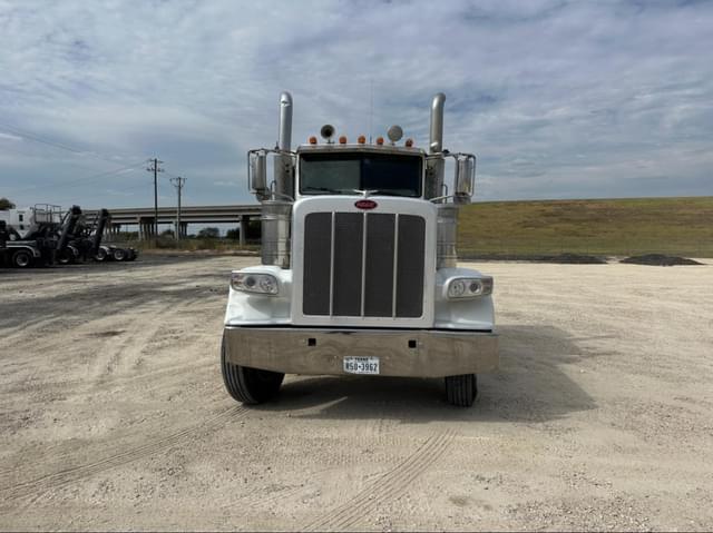 Image of Peterbilt 389 equipment image 1