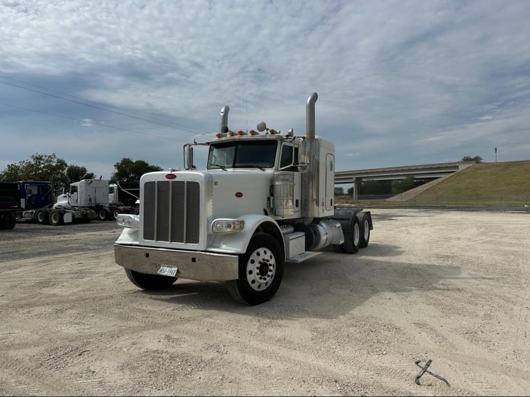 Image of Peterbilt 389 Primary image