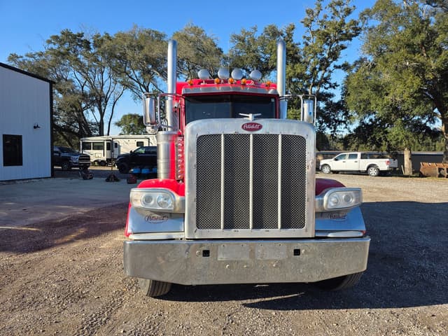Image of Peterbilt 389 equipment image 1
