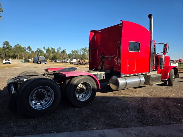 Image of Peterbilt 389 equipment image 3