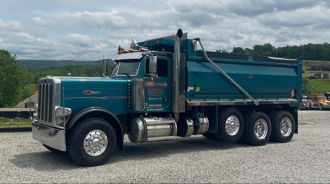 Image of Peterbilt 389 Primary image