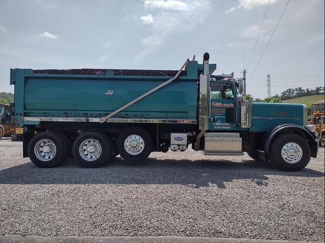 Image of Peterbilt 389 equipment image 4