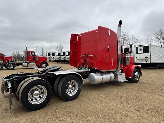 Image of Peterbilt 389 equipment image 4