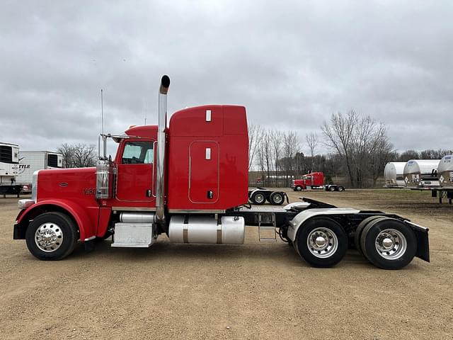 Image of Peterbilt 389 equipment image 1