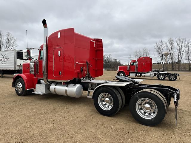 Image of Peterbilt 389 equipment image 2